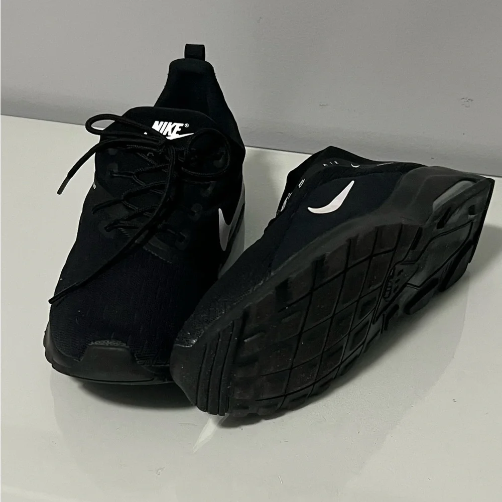 Nike Men's Black Athletic Shoes